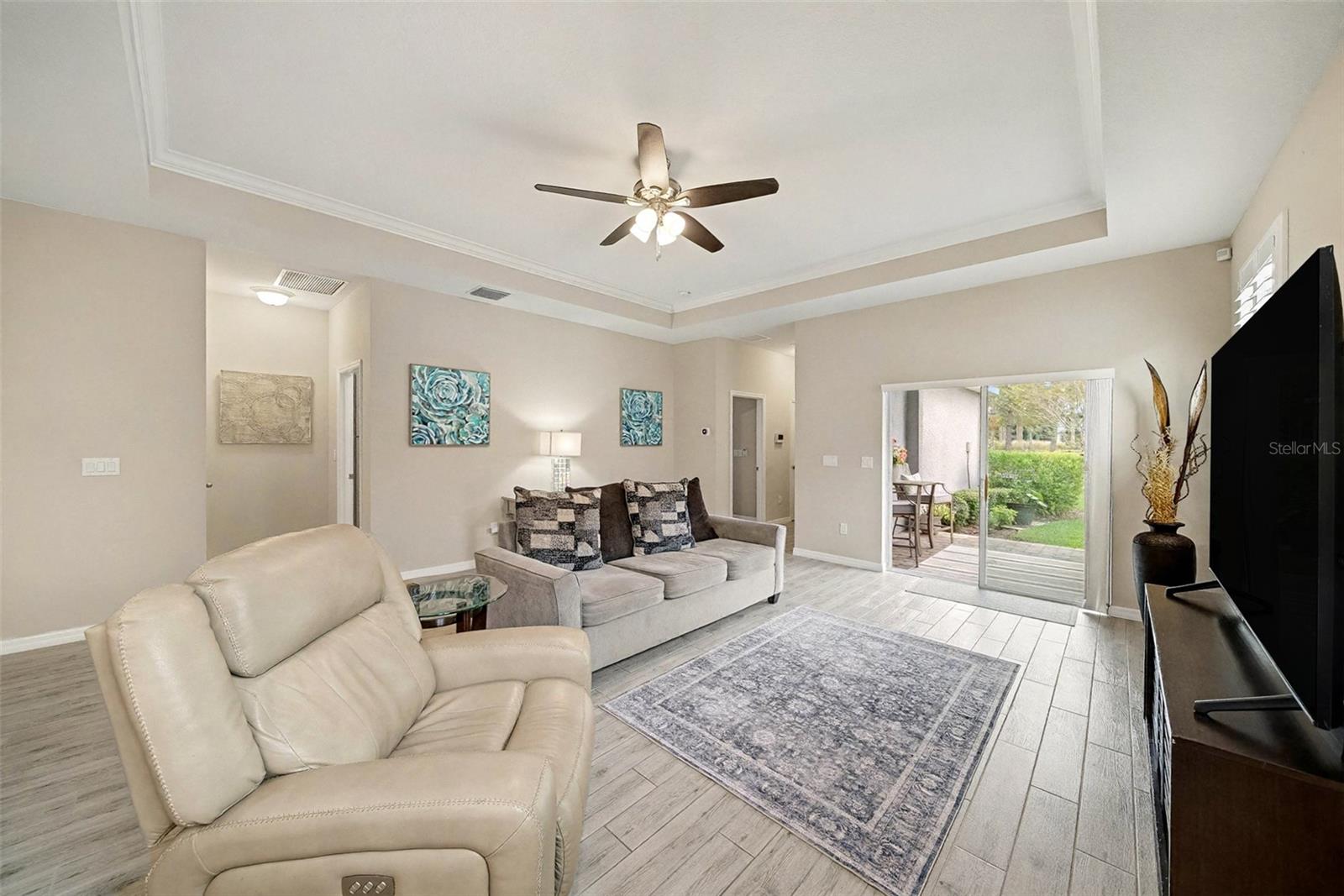 Image 8 of 40 For 14902 Caravan Avenue