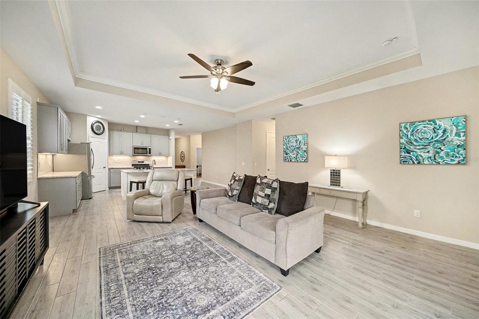 Image 9 of 40 For 14902 Caravan Avenue