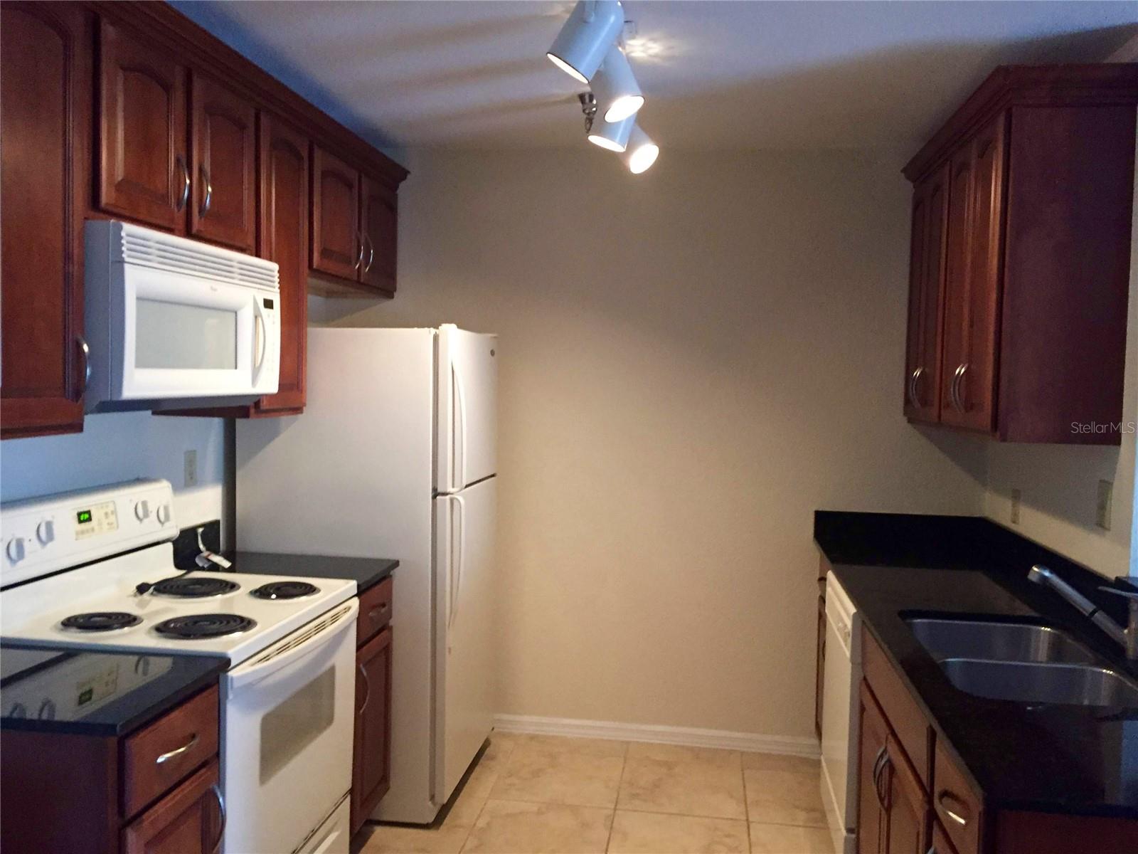 Image 25 of 35 For 10263 Gandy Boulevard N 513