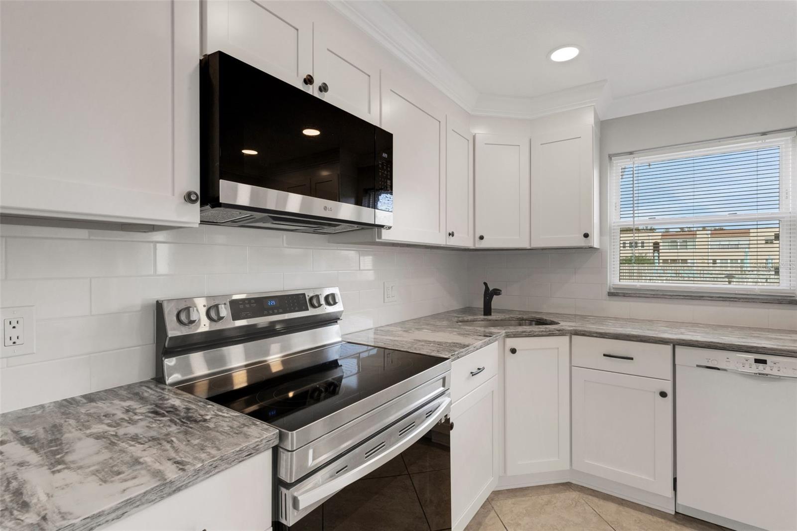 Image 17 of 41 For 114 Dogwood Circle 114