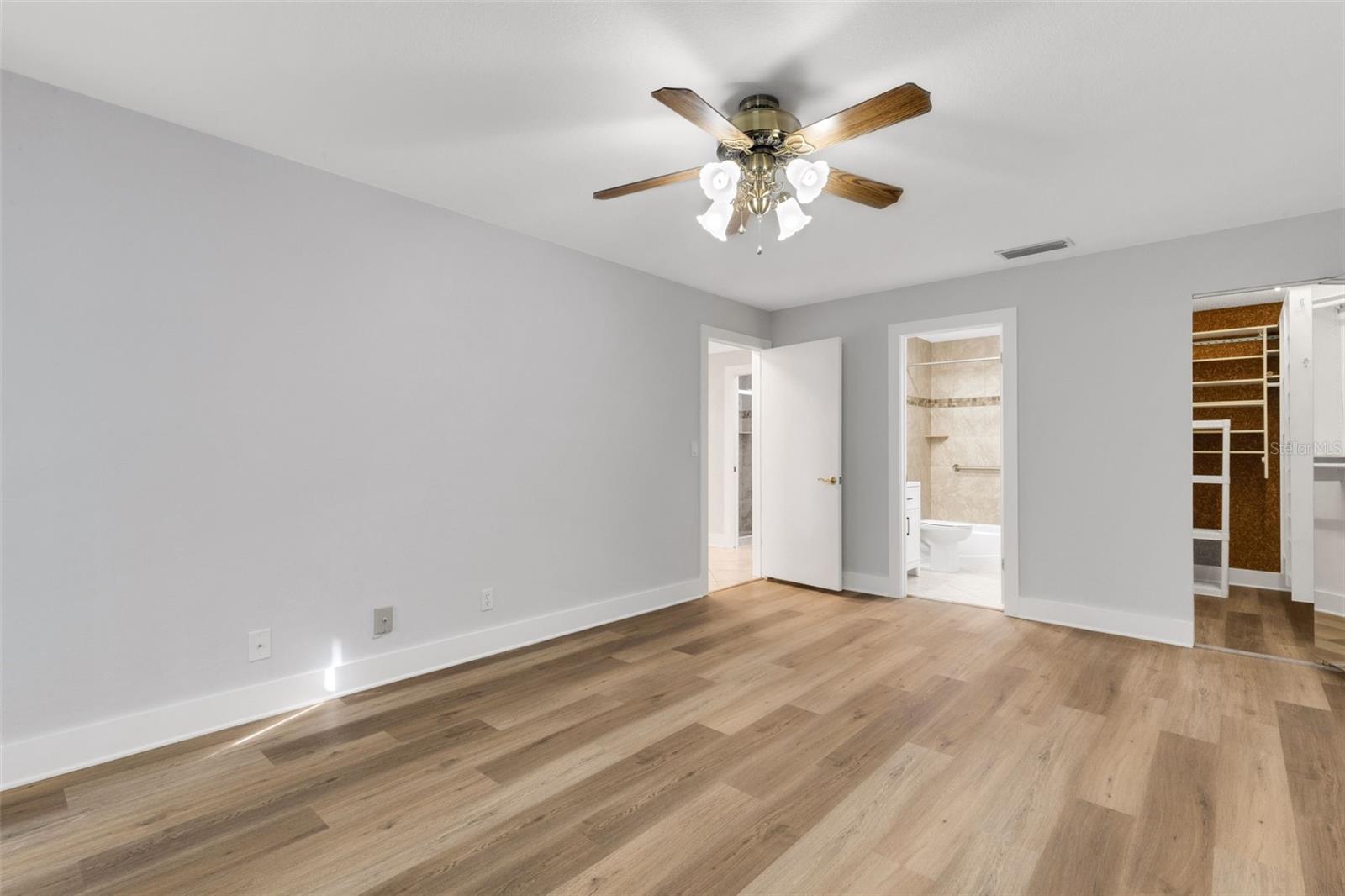 Image 30 of 41 For 114 Dogwood Circle 114