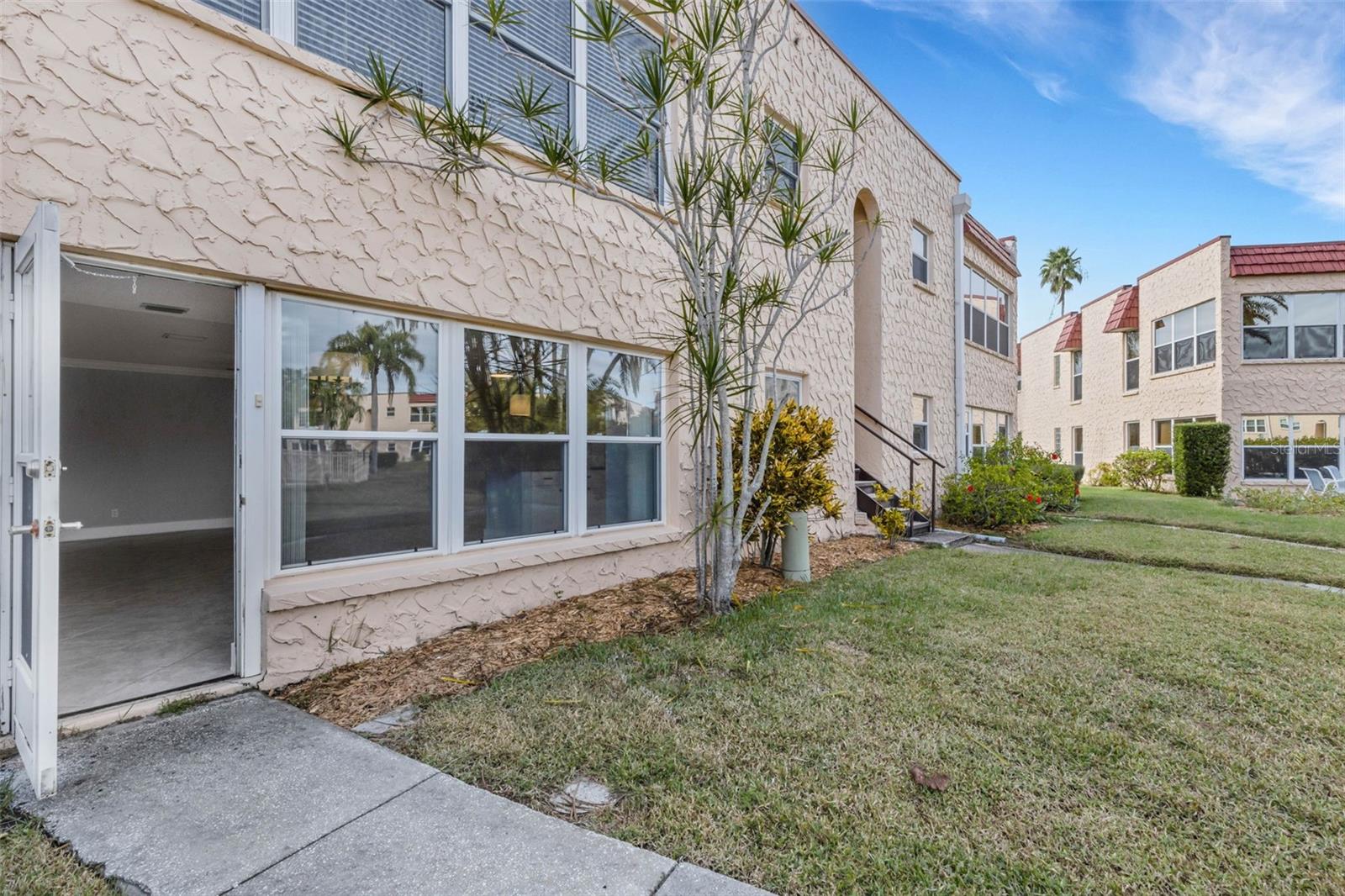 Image 33 of 41 For 114 Dogwood Circle 114