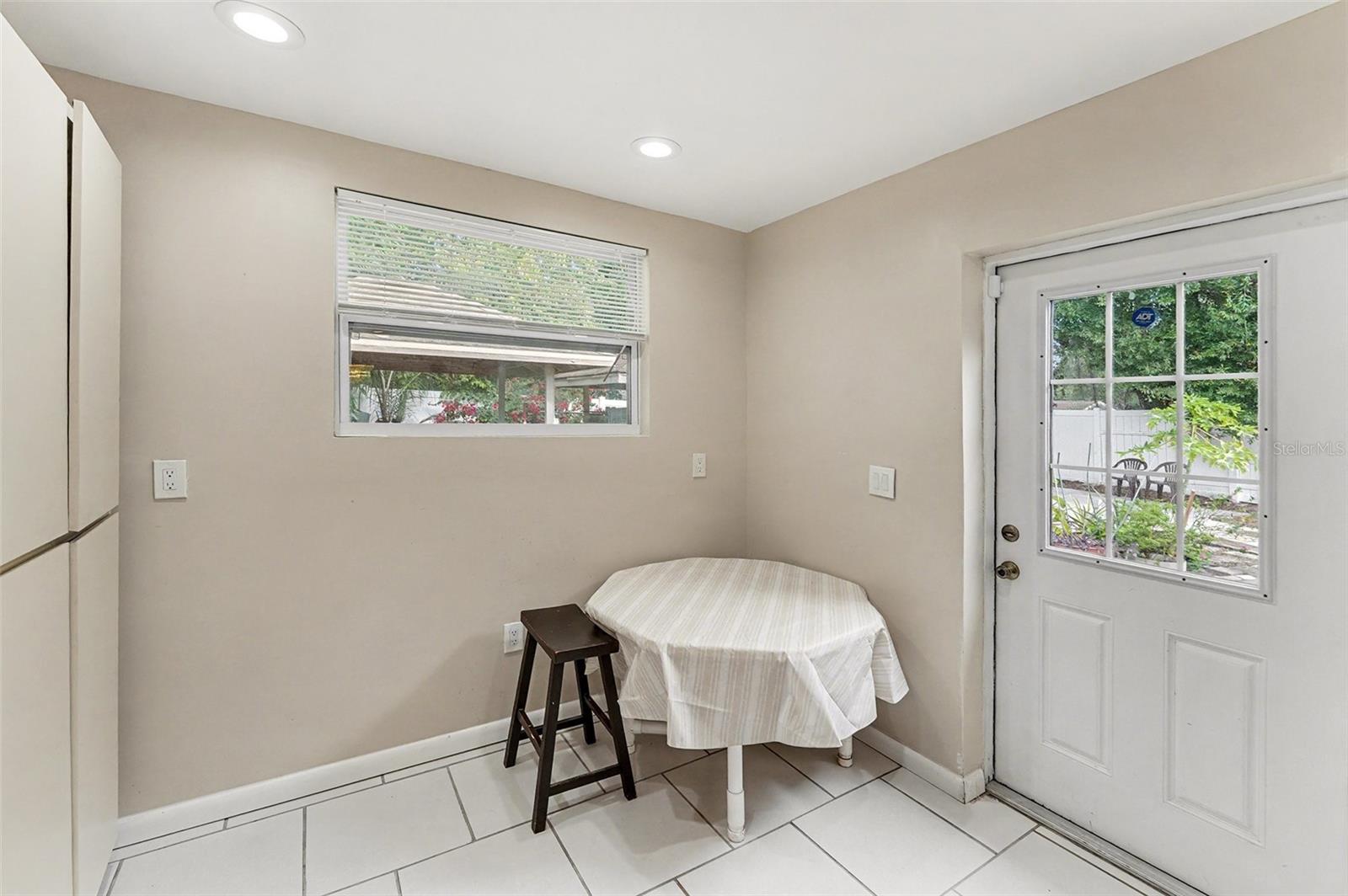 Image 10 of 34 For 7114 Mintwood Court