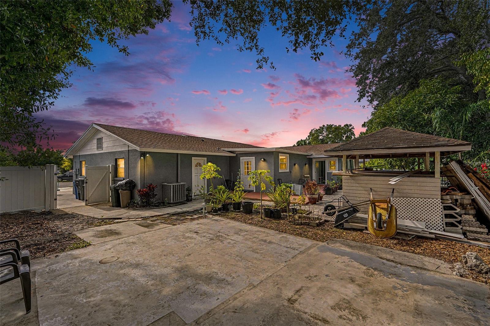 Image 26 of 34 For 7114 Mintwood Court