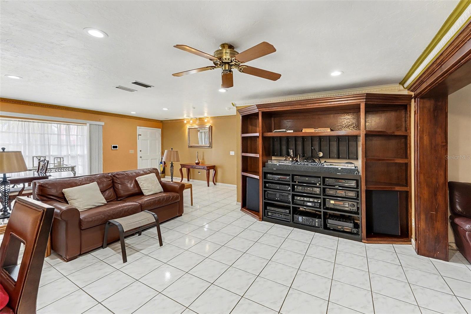 Image 7 of 34 For 7114 Mintwood Court