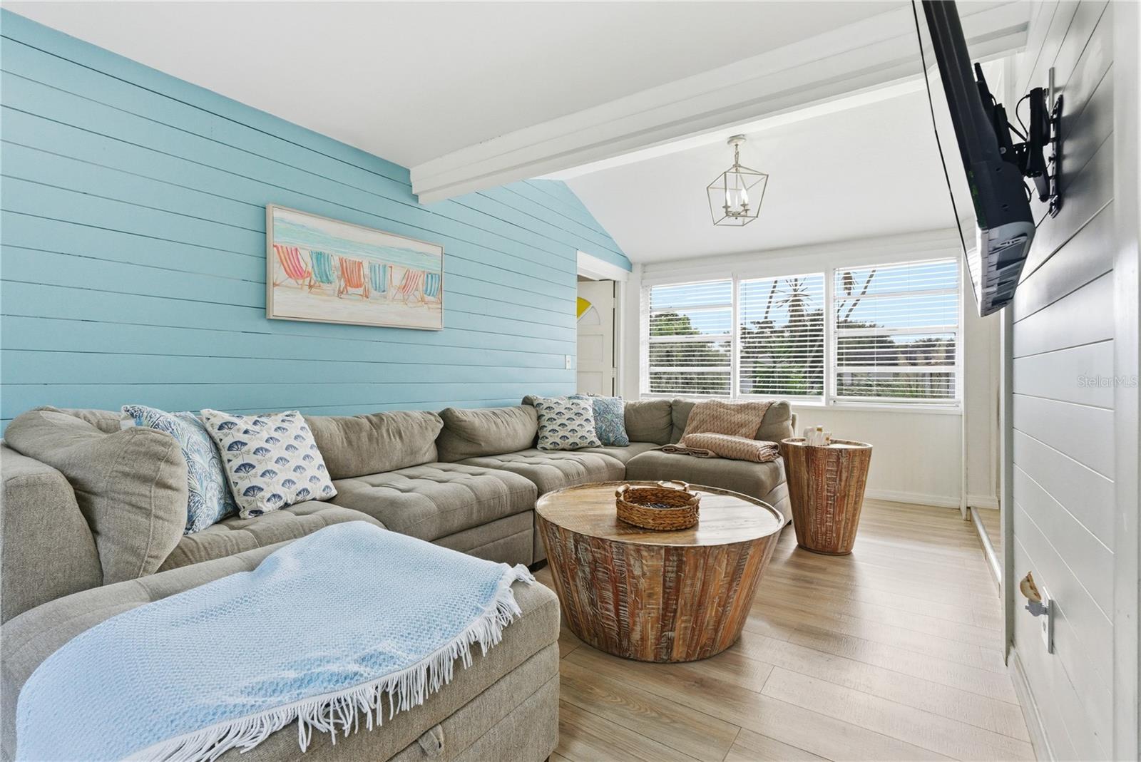 Image 10 of 26 For 1249 Essex Drive N