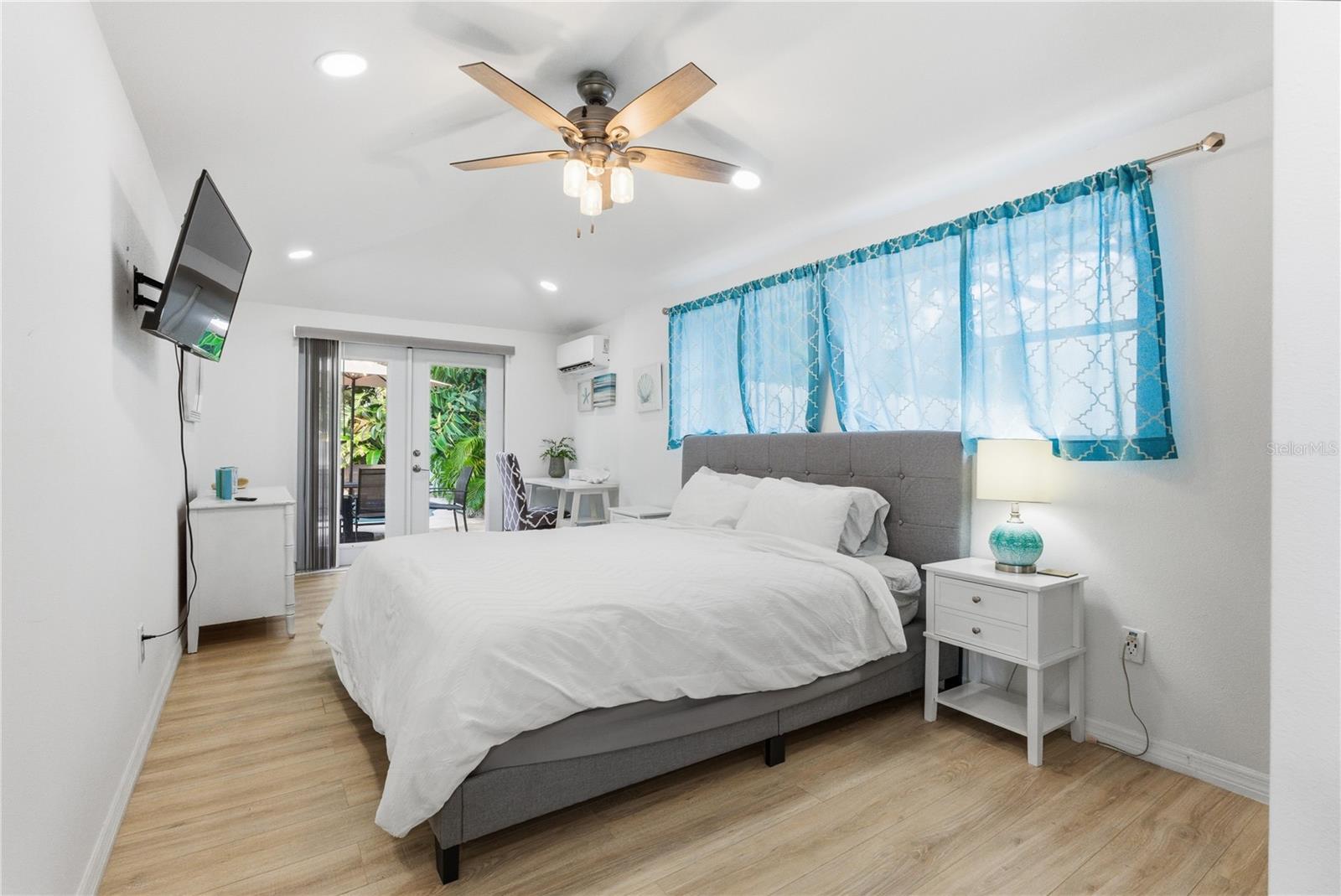 Image 11 of 26 For 1249 Essex Drive N