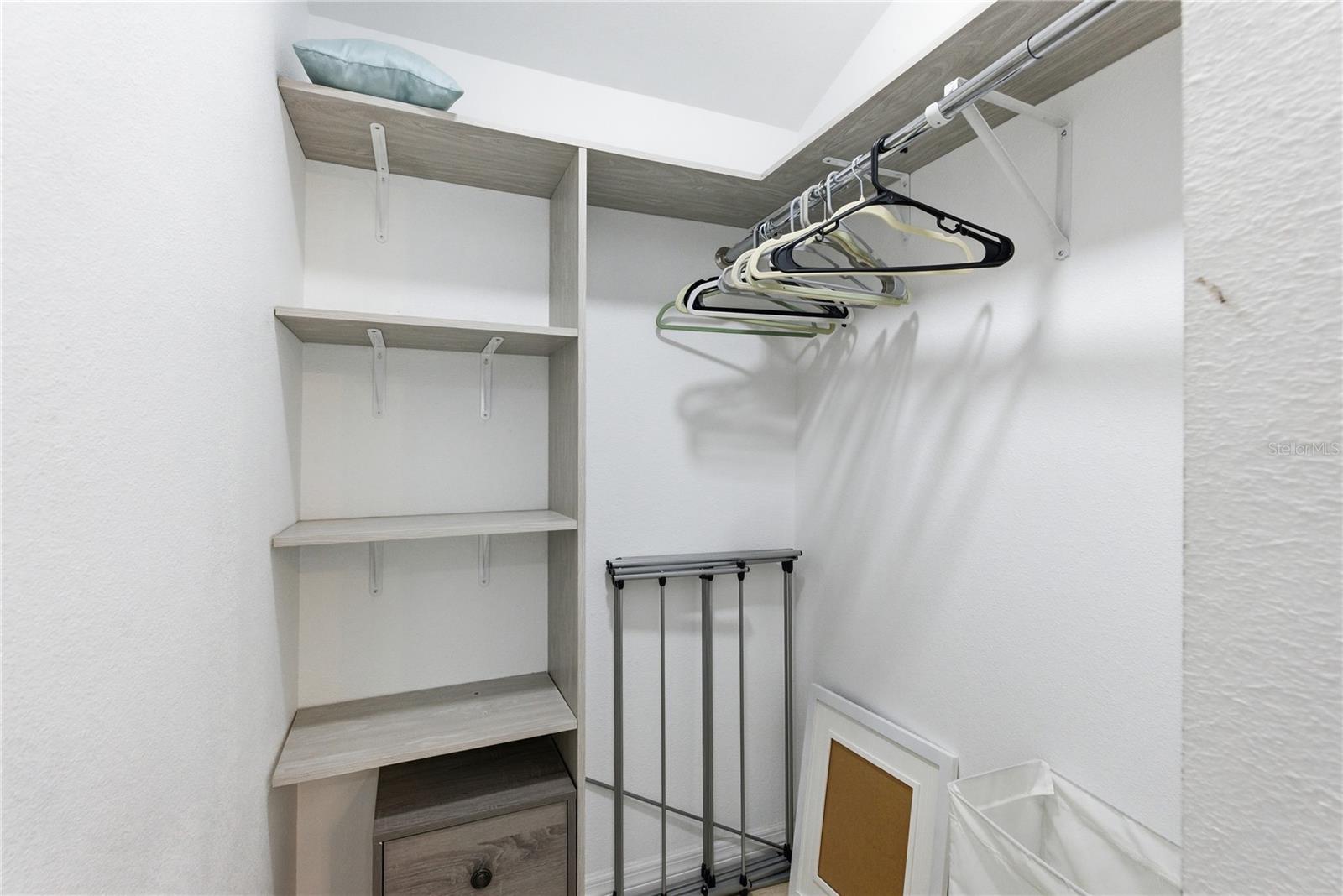 Image 13 of 26 For 1249 Essex Drive N