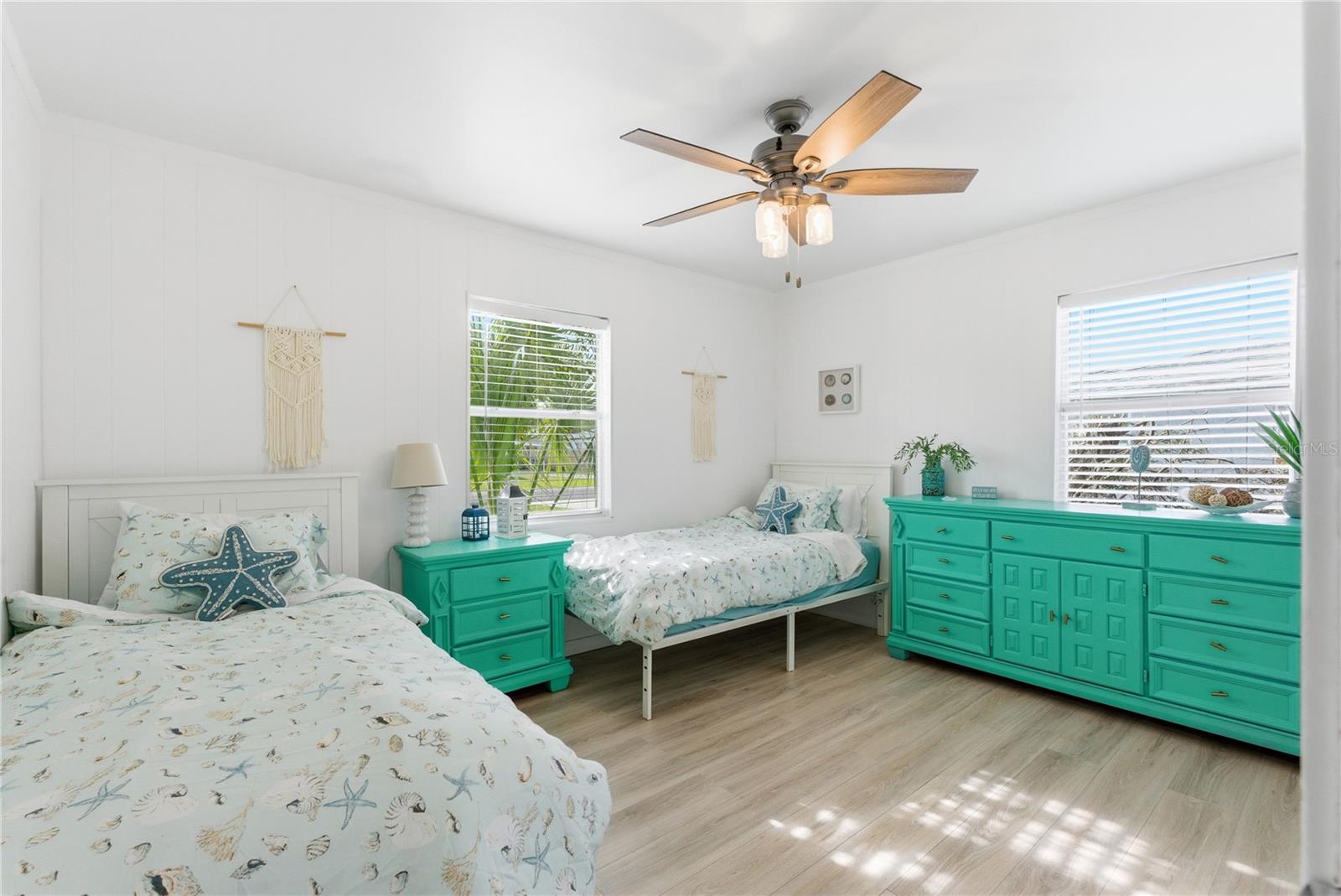 Image 14 of 26 For 1249 Essex Drive N