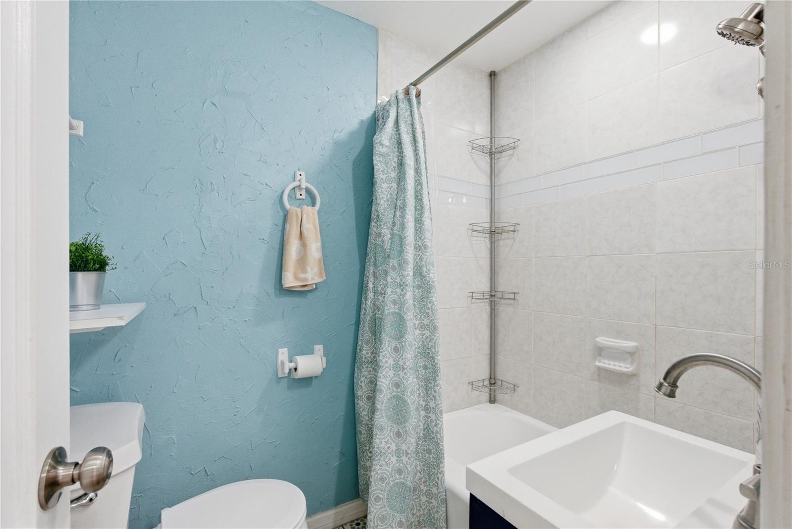 Image 15 of 26 For 1249 Essex Drive N