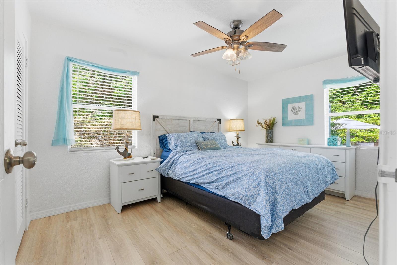 Image 16 of 26 For 1249 Essex Drive N