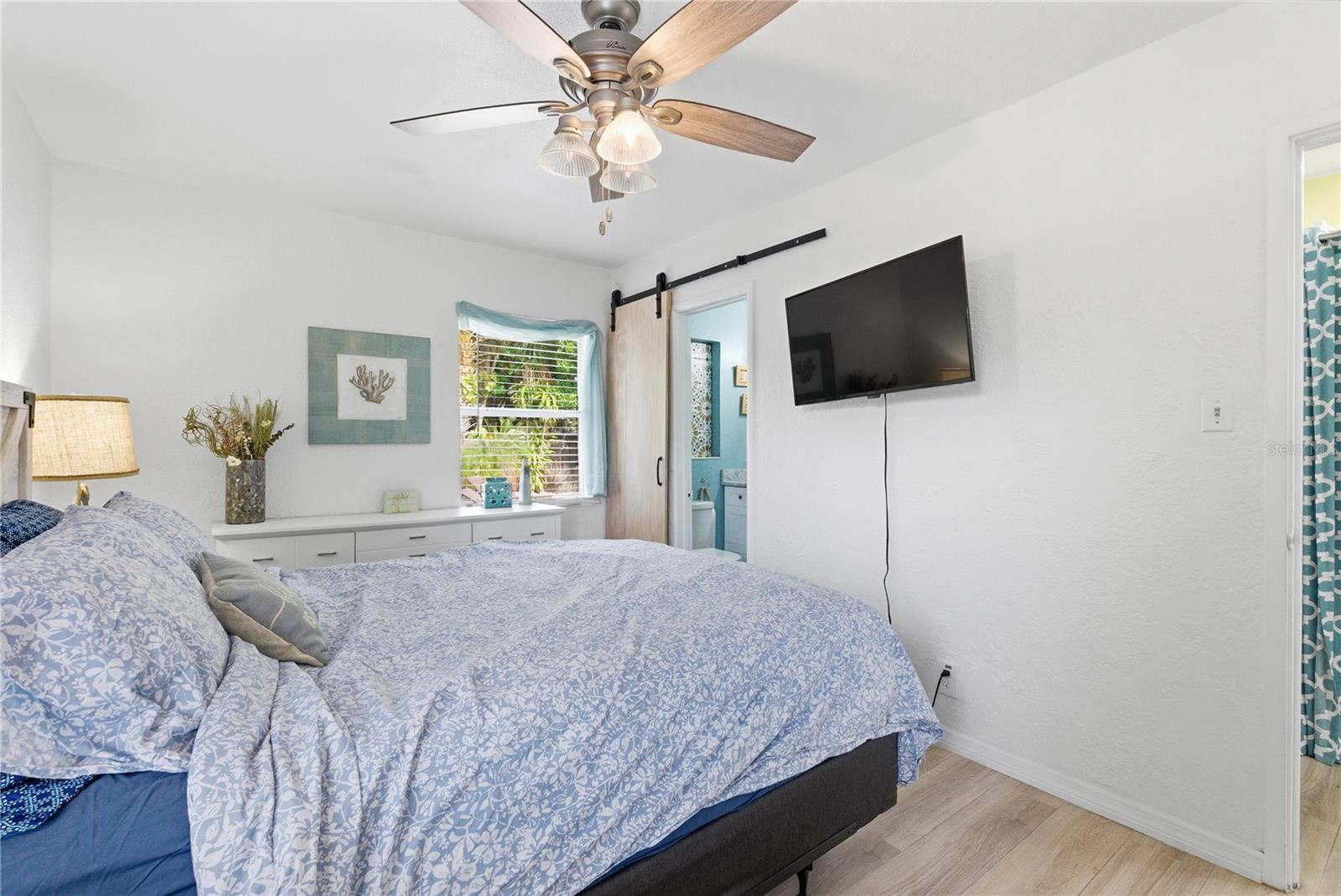 Image 17 of 26 For 1249 Essex Drive N