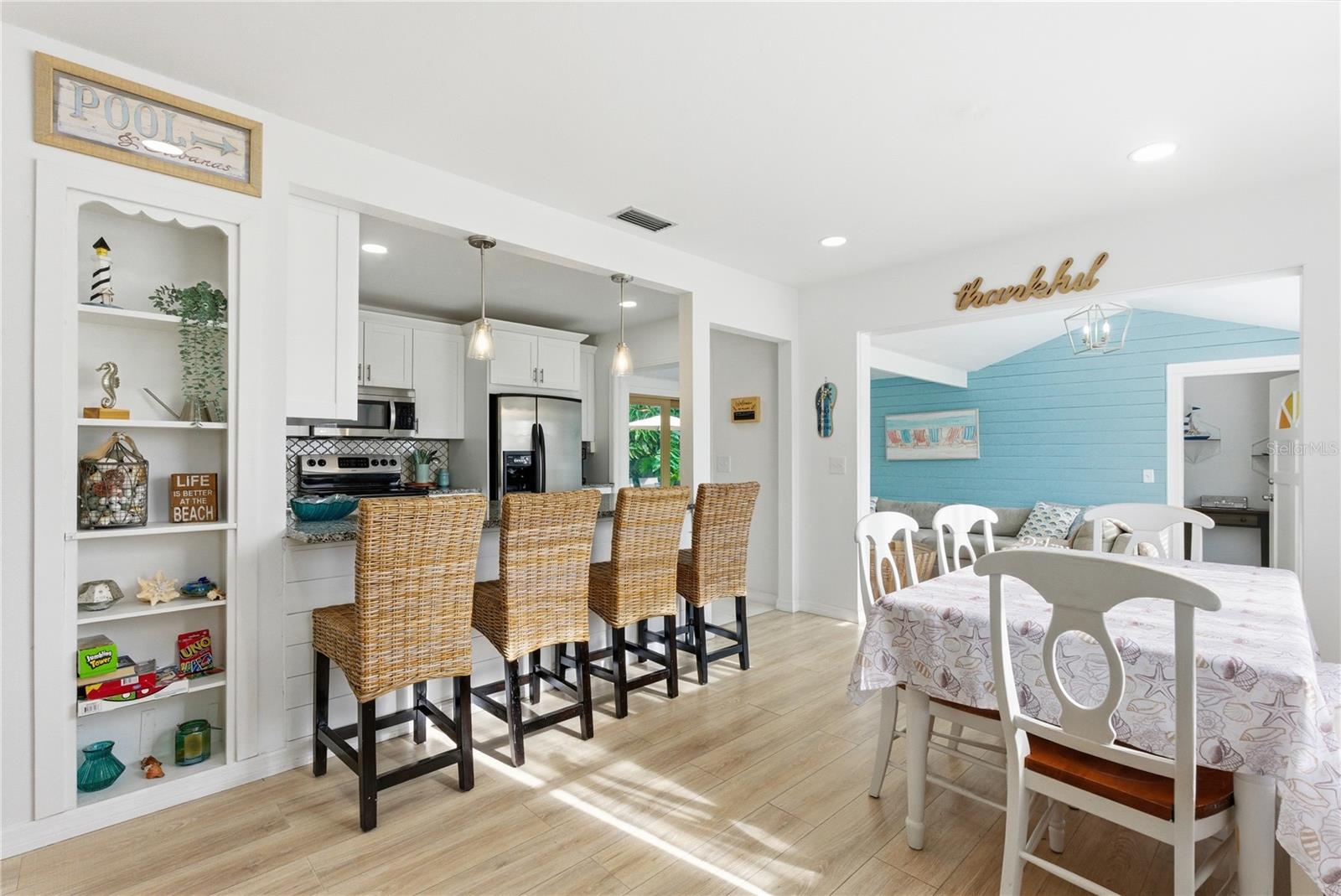 Image 4 of 26 For 1249 Essex Drive N