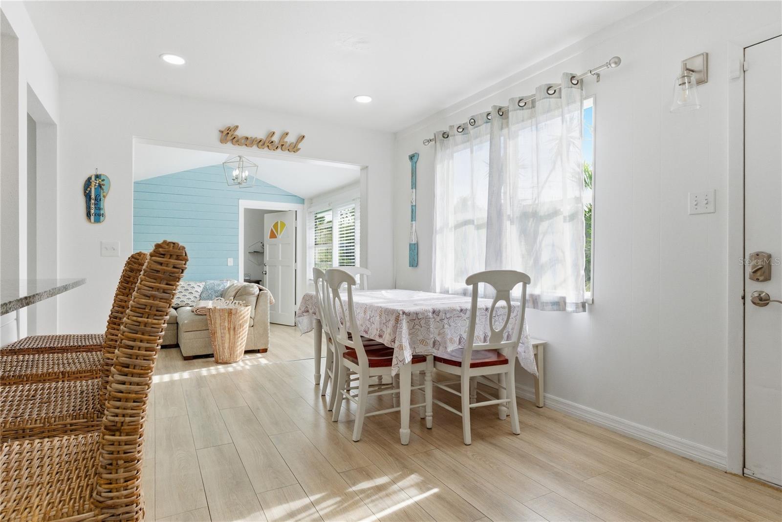 Image 5 of 26 For 1249 Essex Drive N