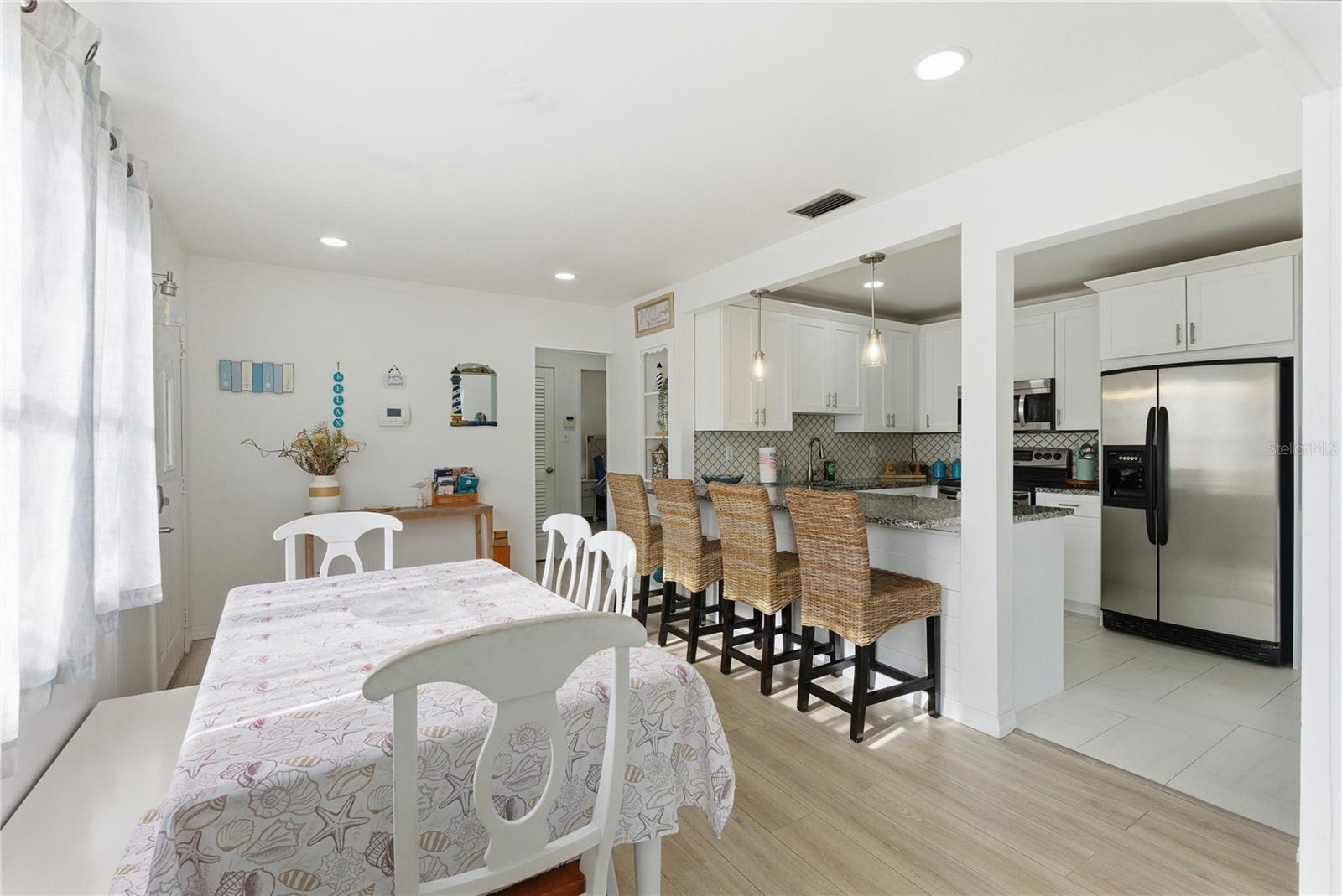 Image 6 of 26 For 1249 Essex Drive N