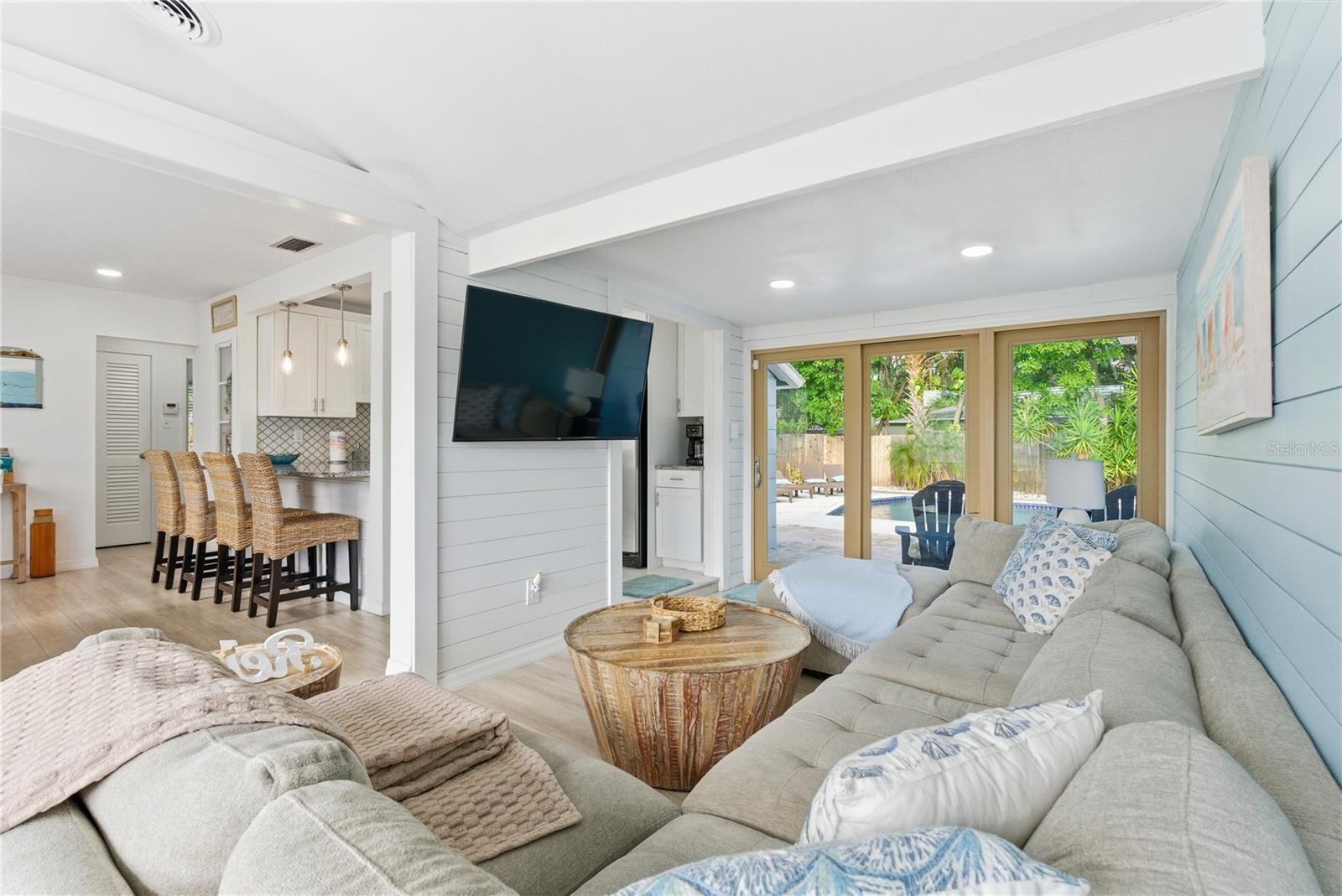 Image 9 of 26 For 1249 Essex Drive N