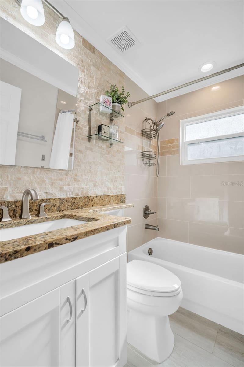 Listing photo id 19 for 12929 Royal George Avenue