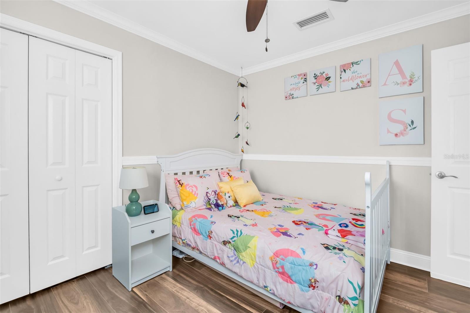 Listing photo id 21 for 12929 Royal George Avenue