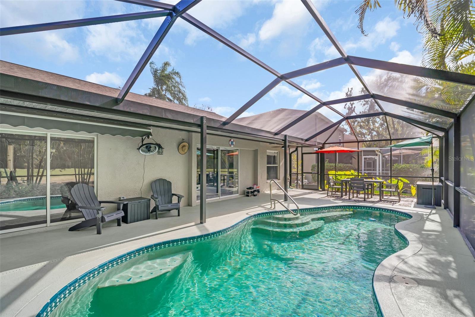 Listing photo id 26 for 12929 Royal George Avenue