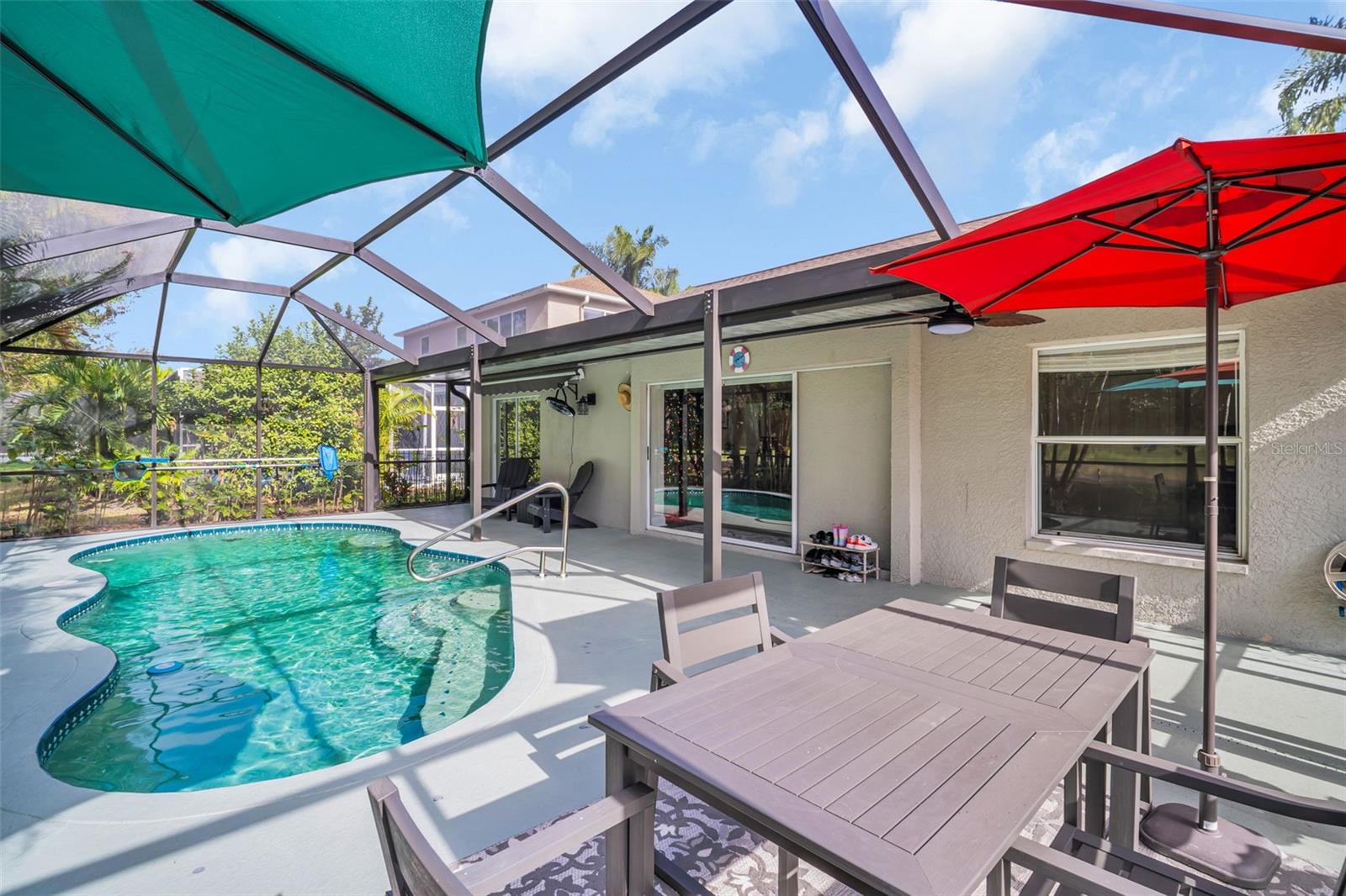 Listing photo id 27 for 12929 Royal George Avenue