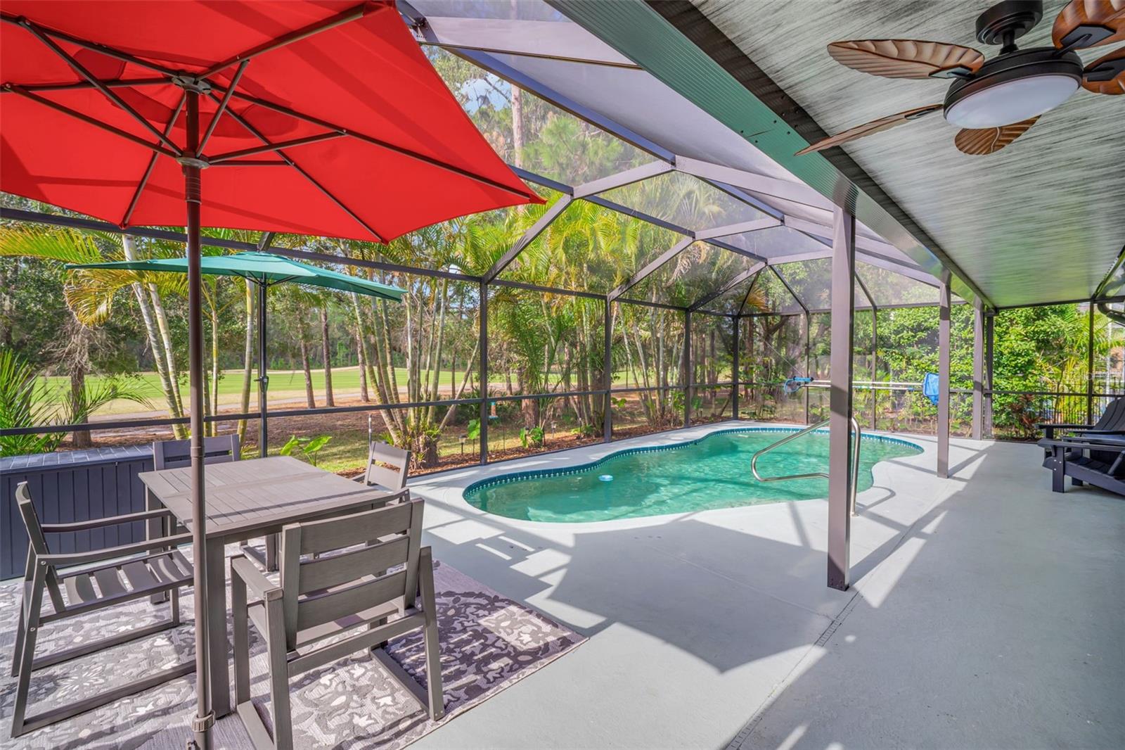 Listing photo id 28 for 12929 Royal George Avenue