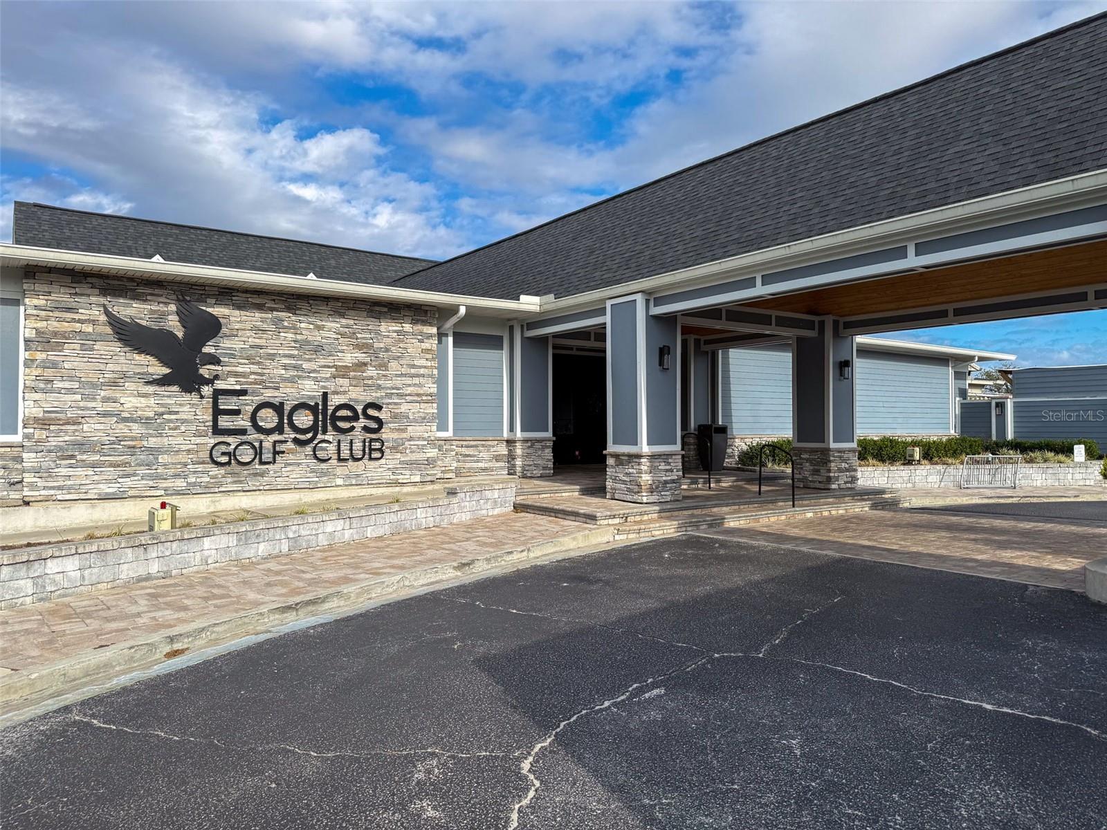 Listing photo id 34 for 12929 Royal George Avenue