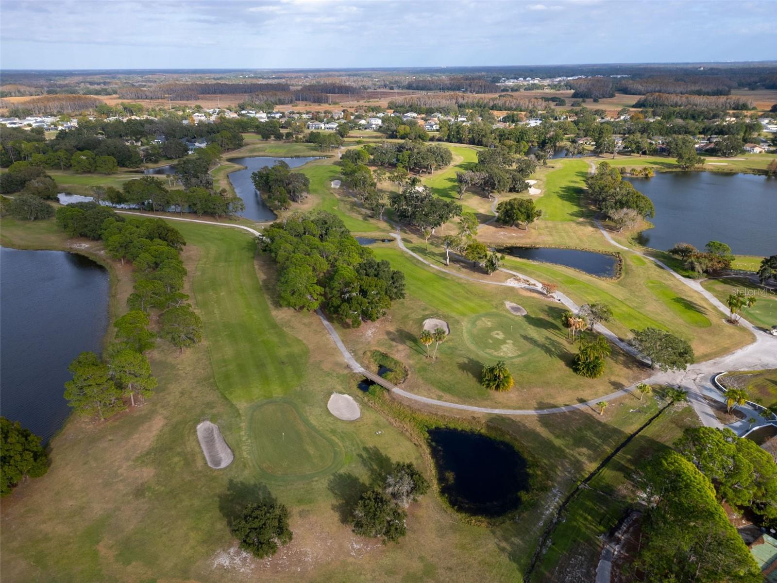 Listing photo id 37 for 12929 Royal George Avenue