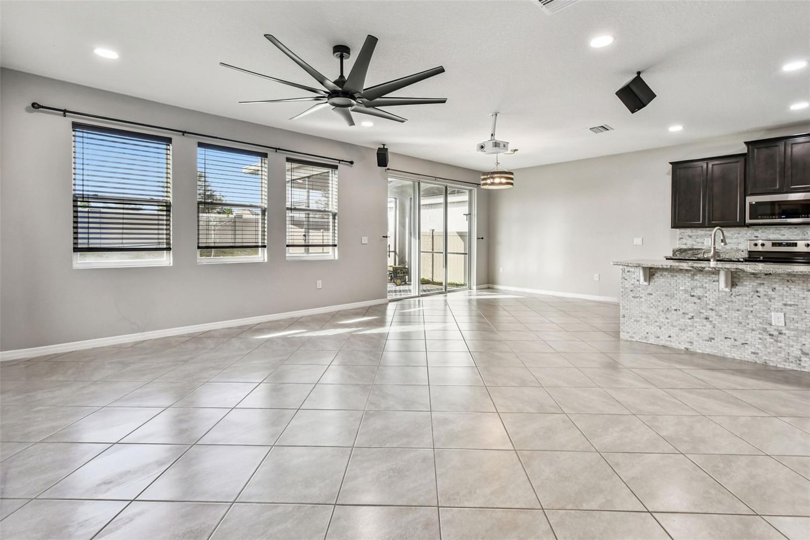 Listing photo id 8 for 8389 Bower Bass Circle