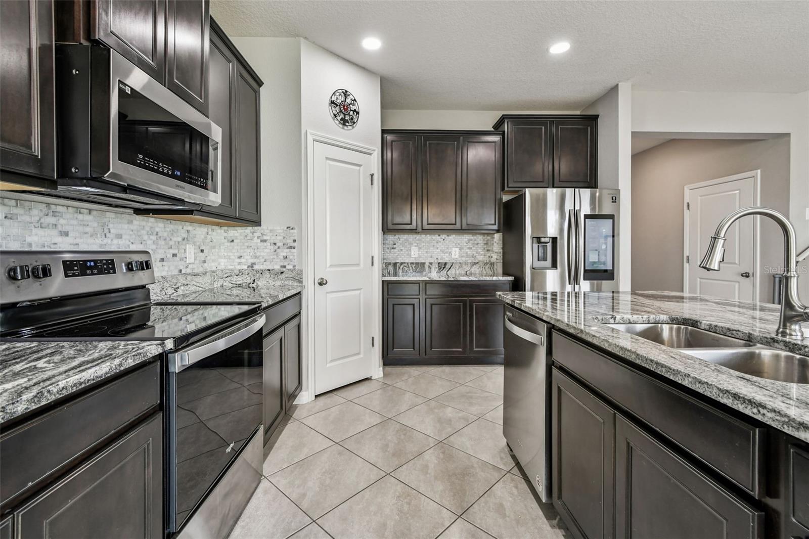 Listing photo id 12 for 8389 Bower Bass Circle