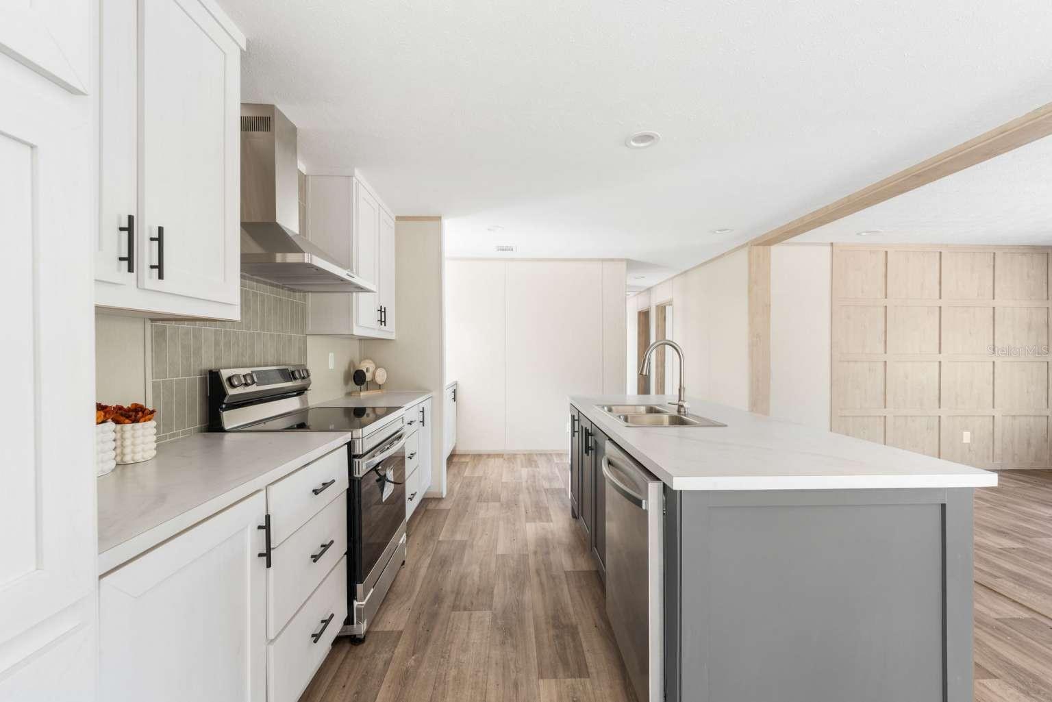 Image 13 of 31 For 528 389 Avenue