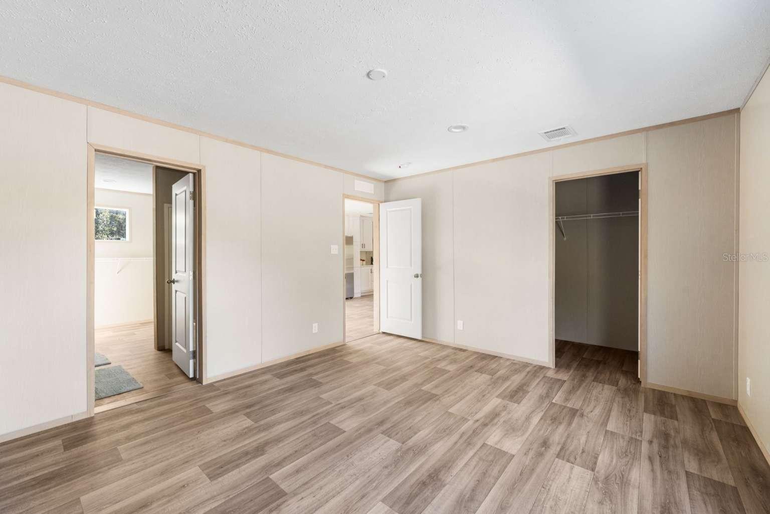 Image 15 of 31 For 528 389 Avenue