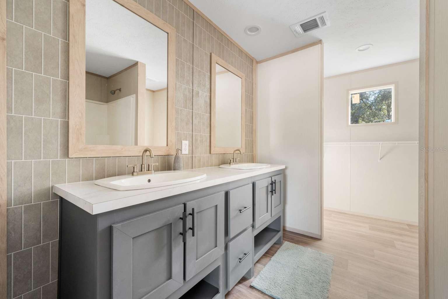 Image 17 of 31 For 528 389 Avenue