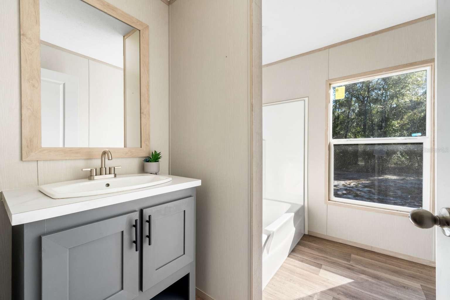 Image 18 of 31 For 528 389 Avenue