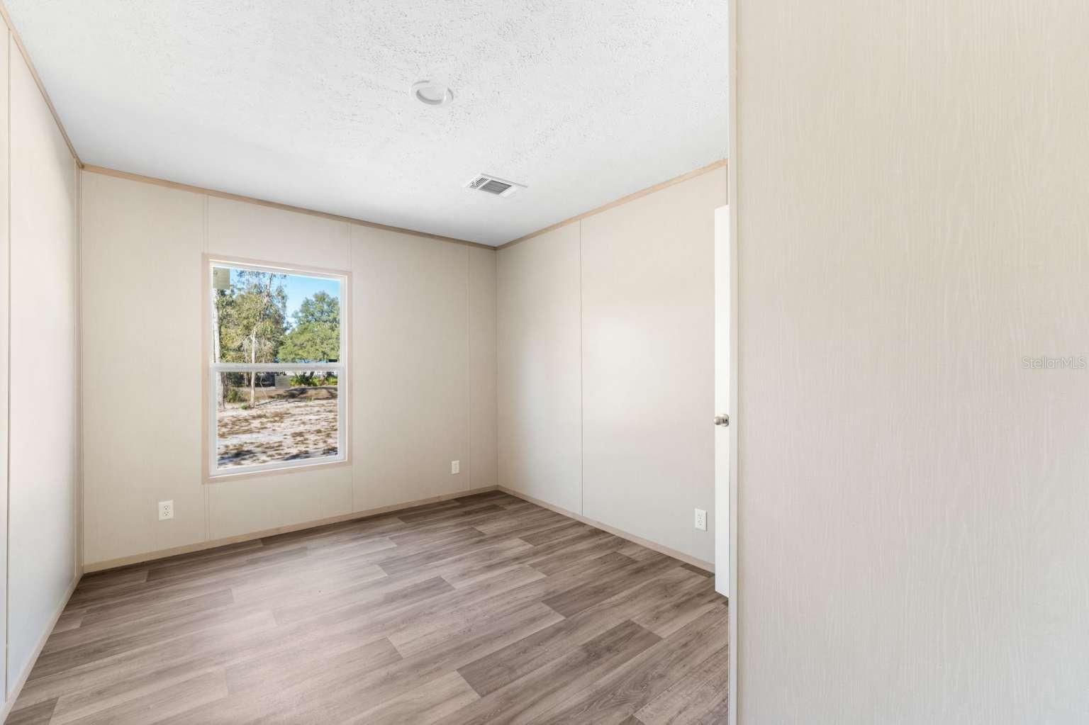 Image 19 of 31 For 528 389 Avenue