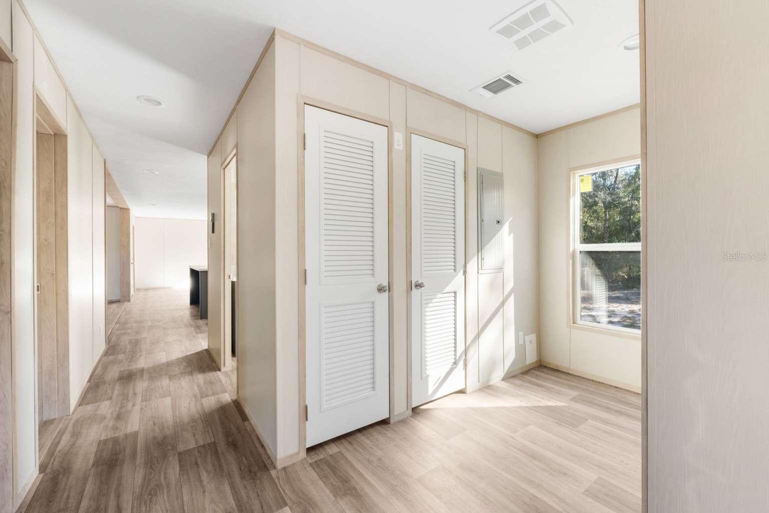 Image 24 of 31 For 528 389 Avenue