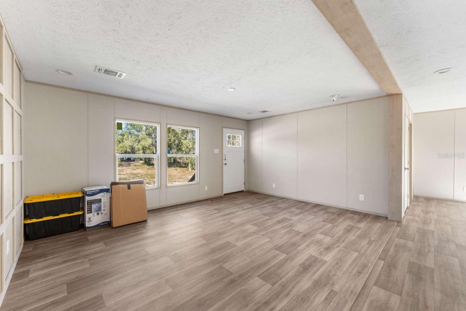 Image 6 of 31 For 528 389 Avenue