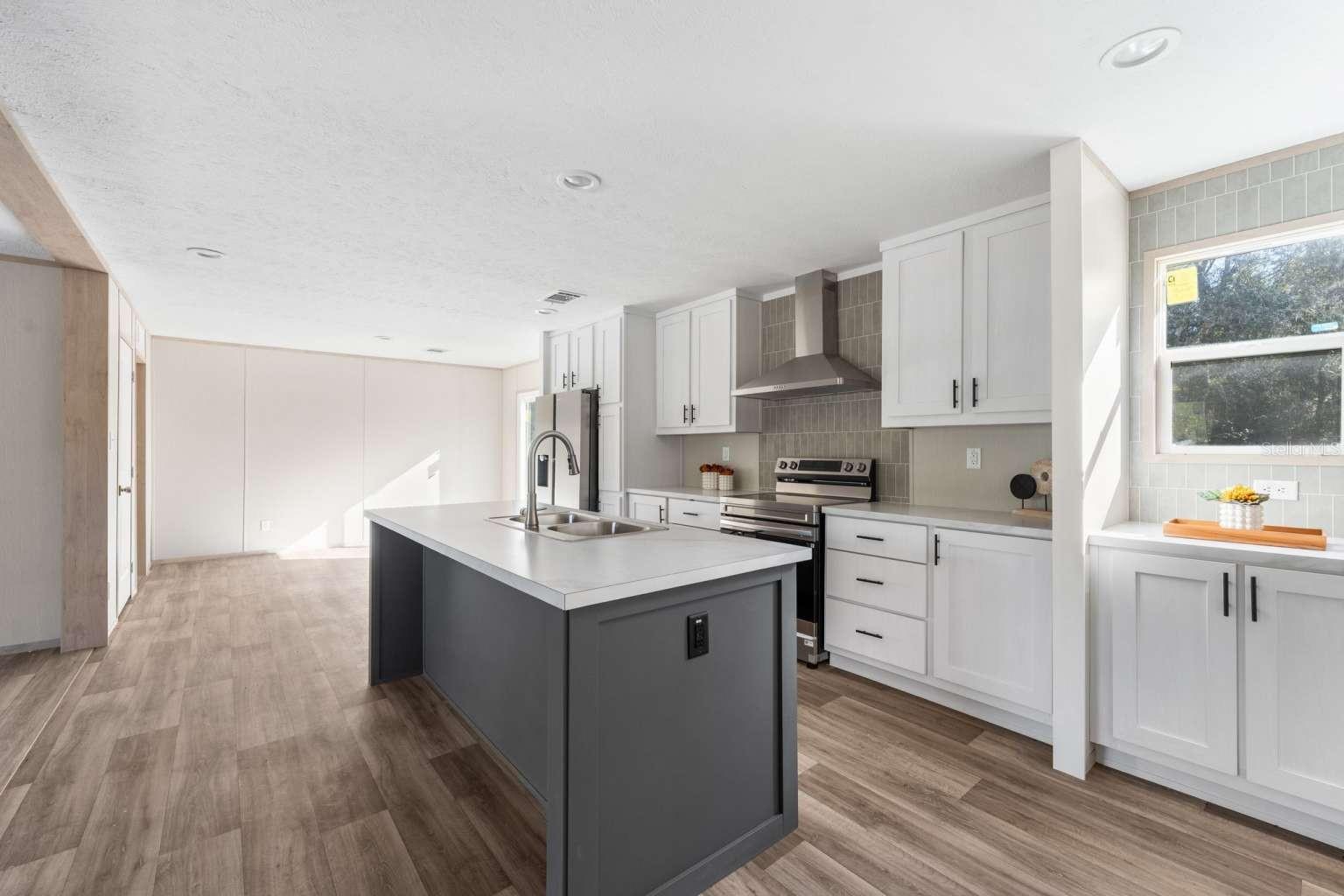 Image 7 of 31 For 528 389 Avenue