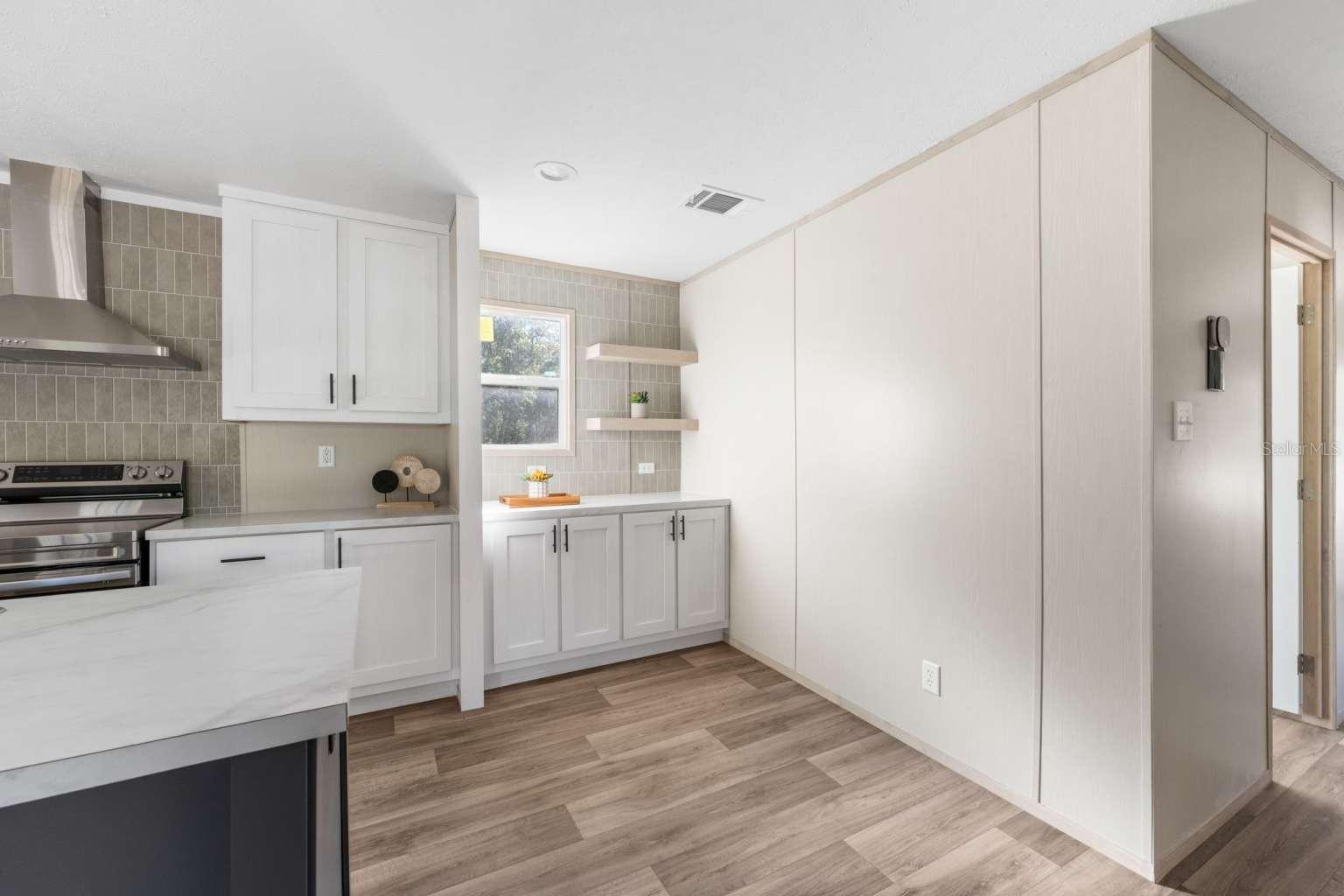 Image 8 of 31 For 528 389 Avenue