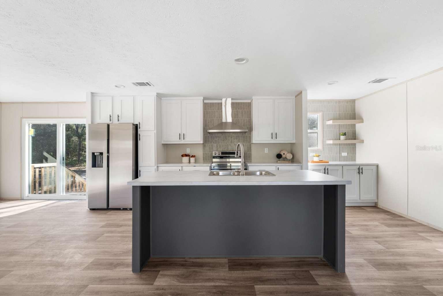 Image 9 of 31 For 528 389 Avenue