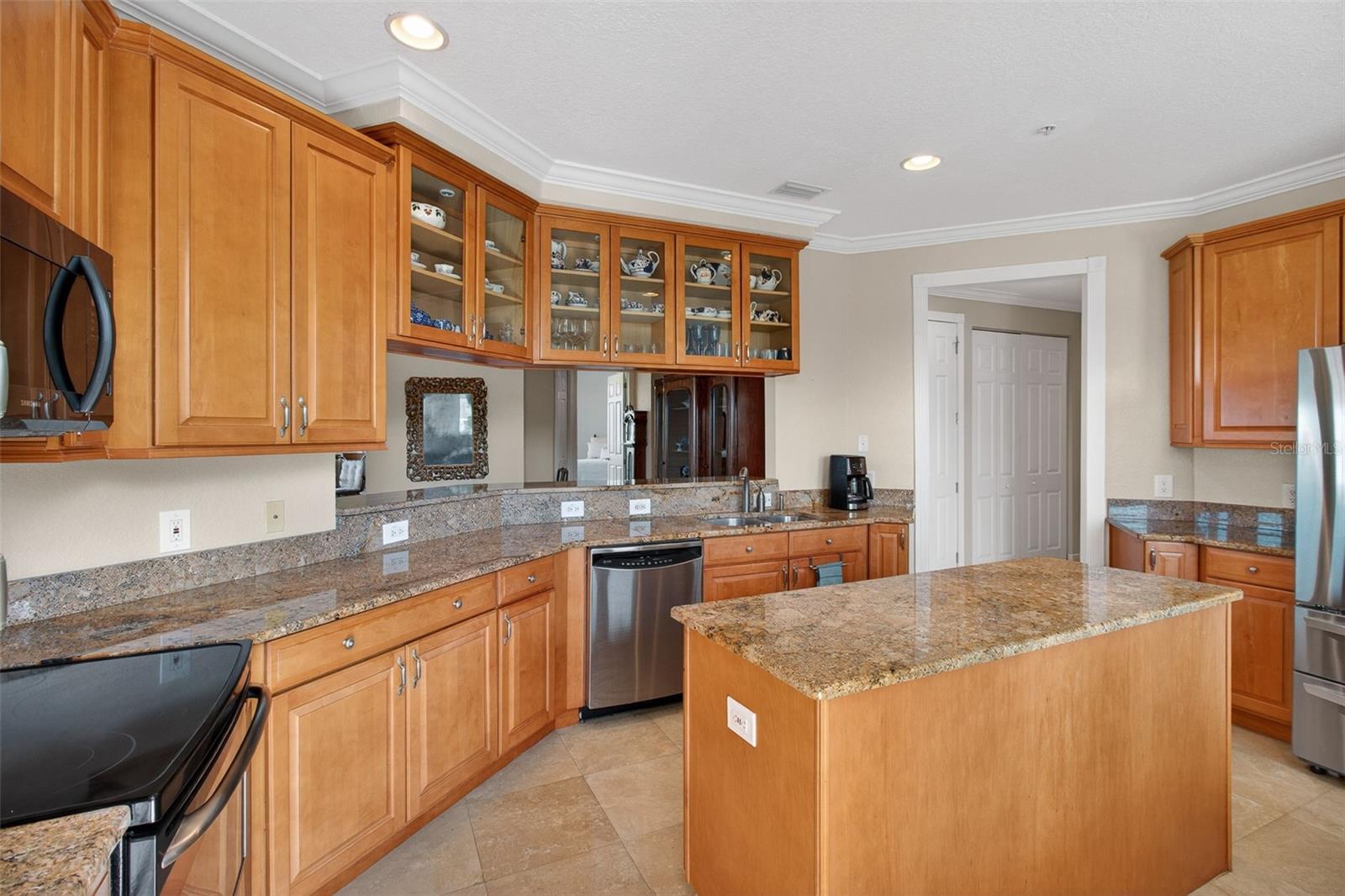 Image 20 of 61 For 10133 Gulf Boulevard E1