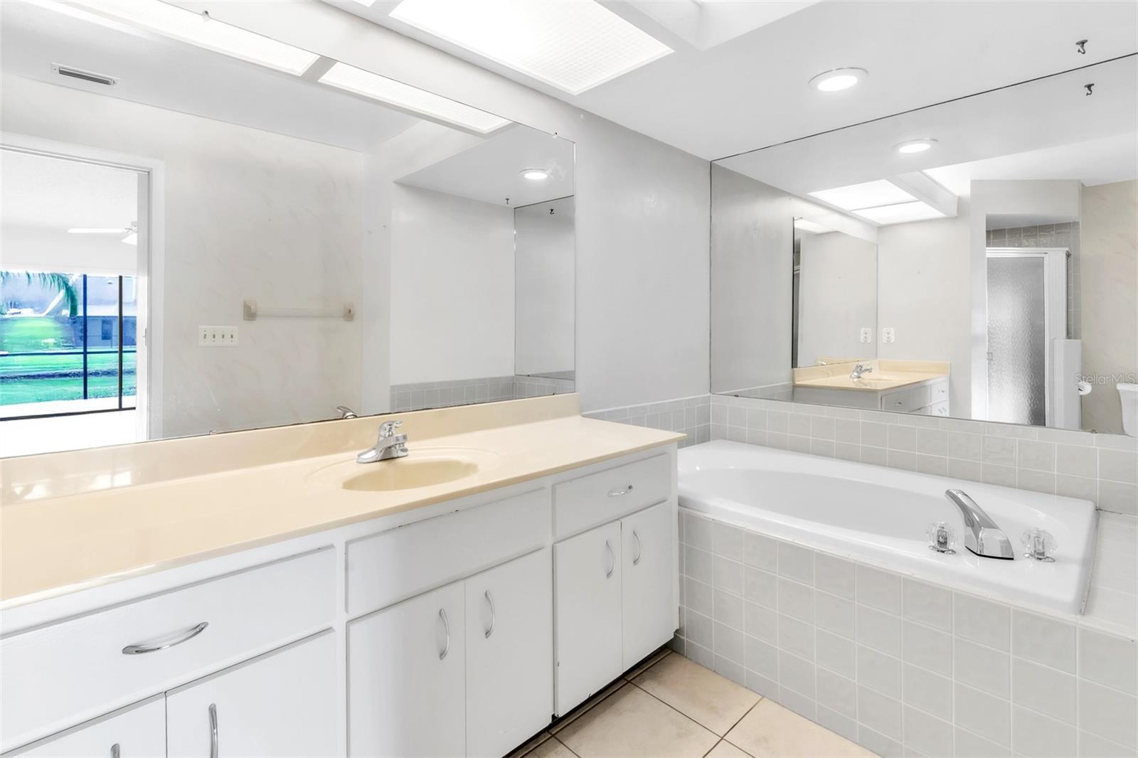 Image 21 of 51 For 5530 Salem Square Drive N