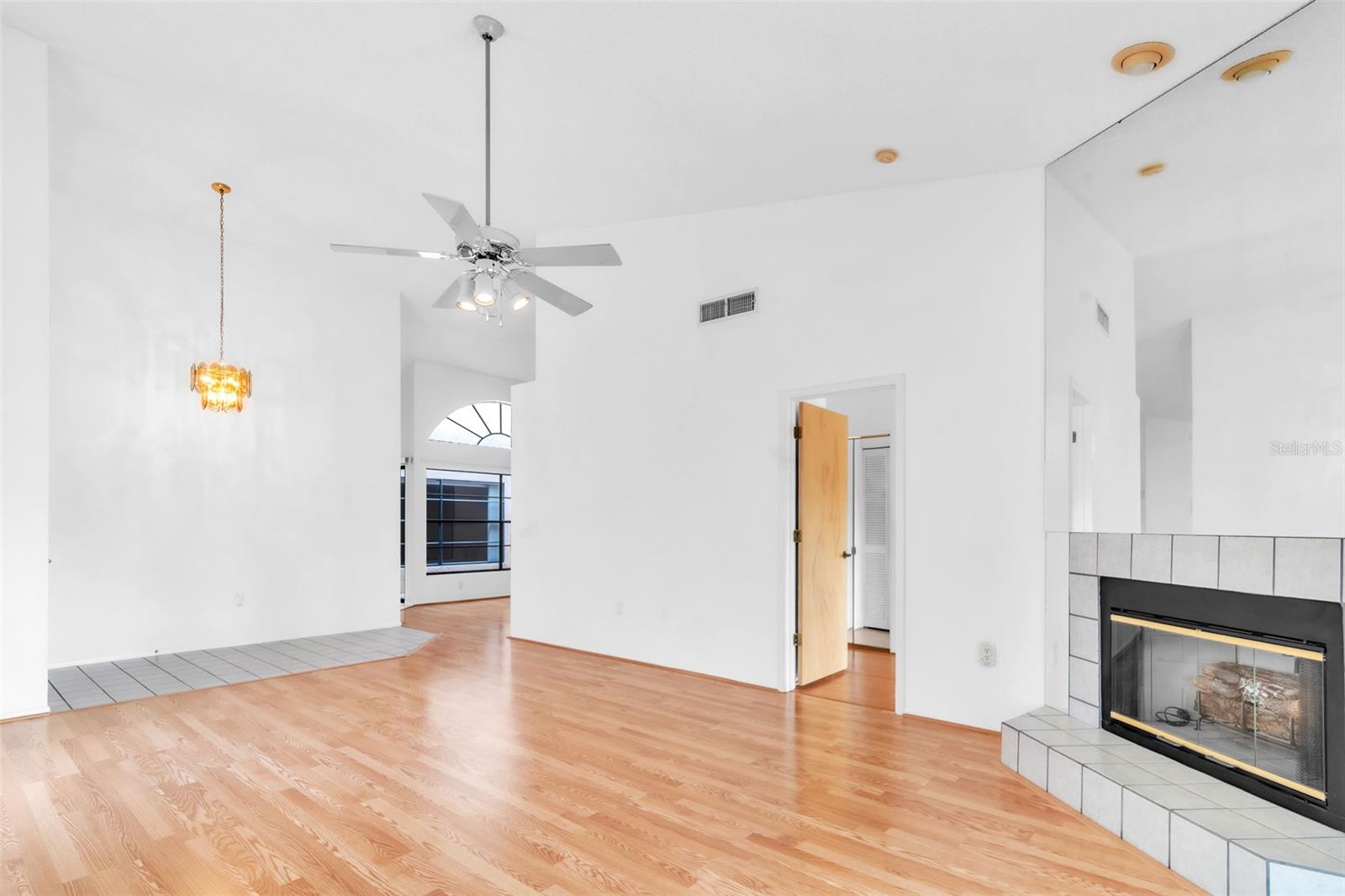 Image 7 of 51 For 5530 Salem Square Drive N