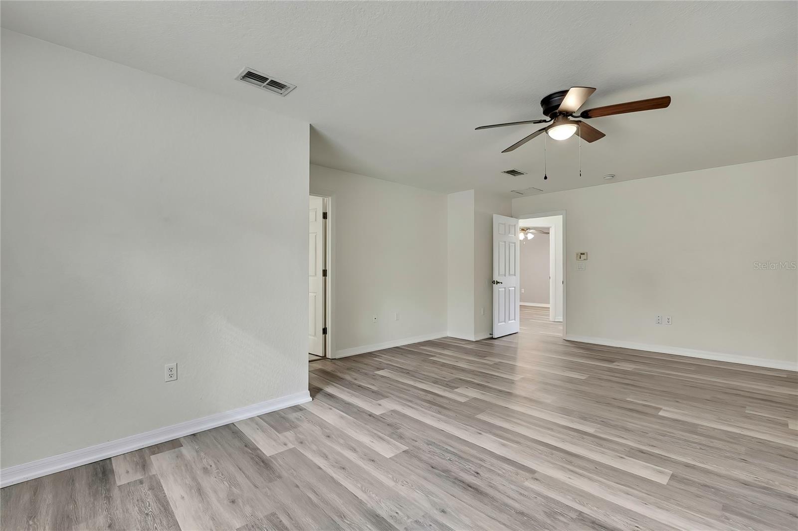 Image 17 of 46 For 12052 Jade Avenue