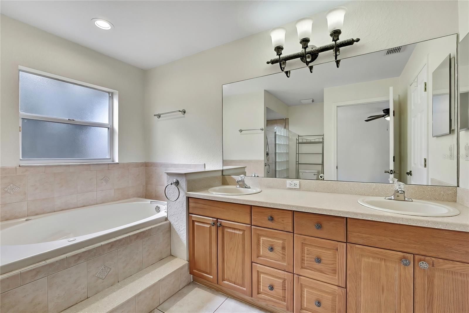 Image 18 of 46 For 12052 Jade Avenue