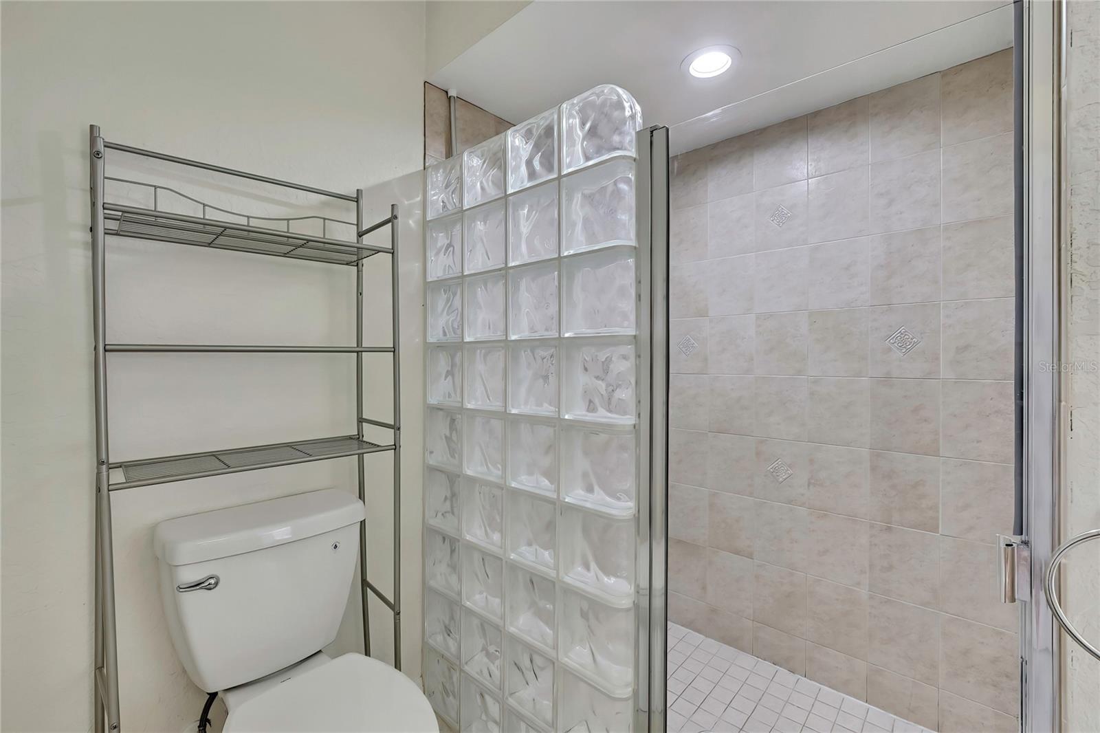 Image 20 of 46 For 12052 Jade Avenue