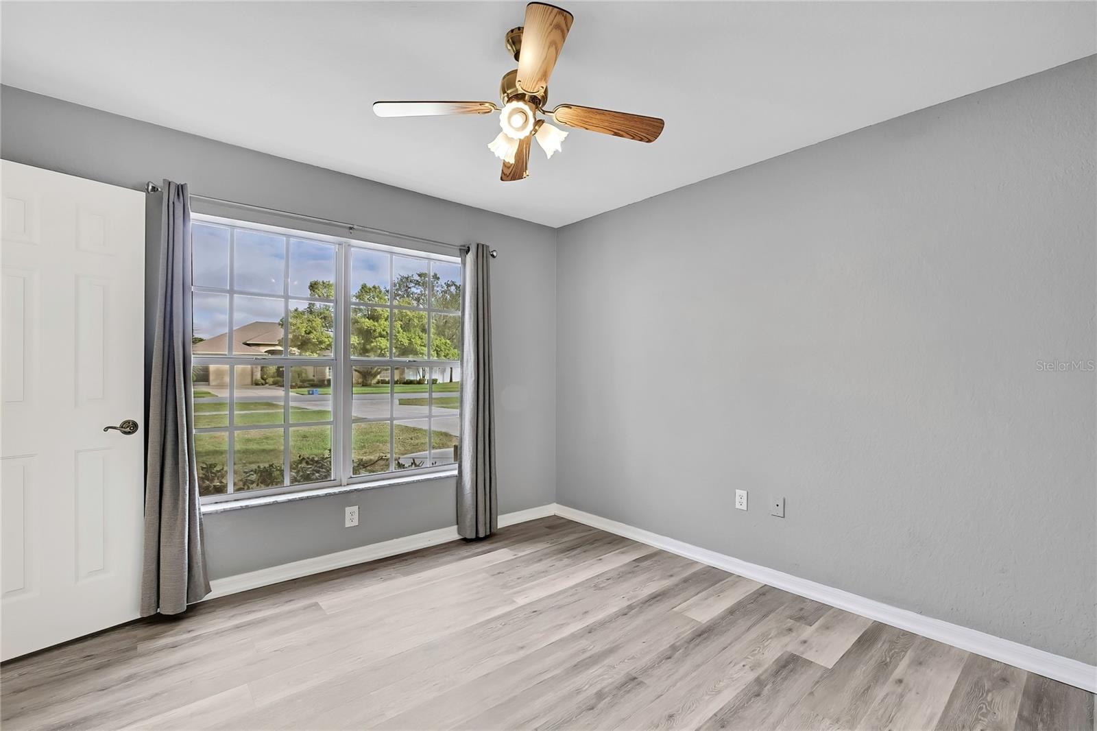 Image 22 of 46 For 12052 Jade Avenue