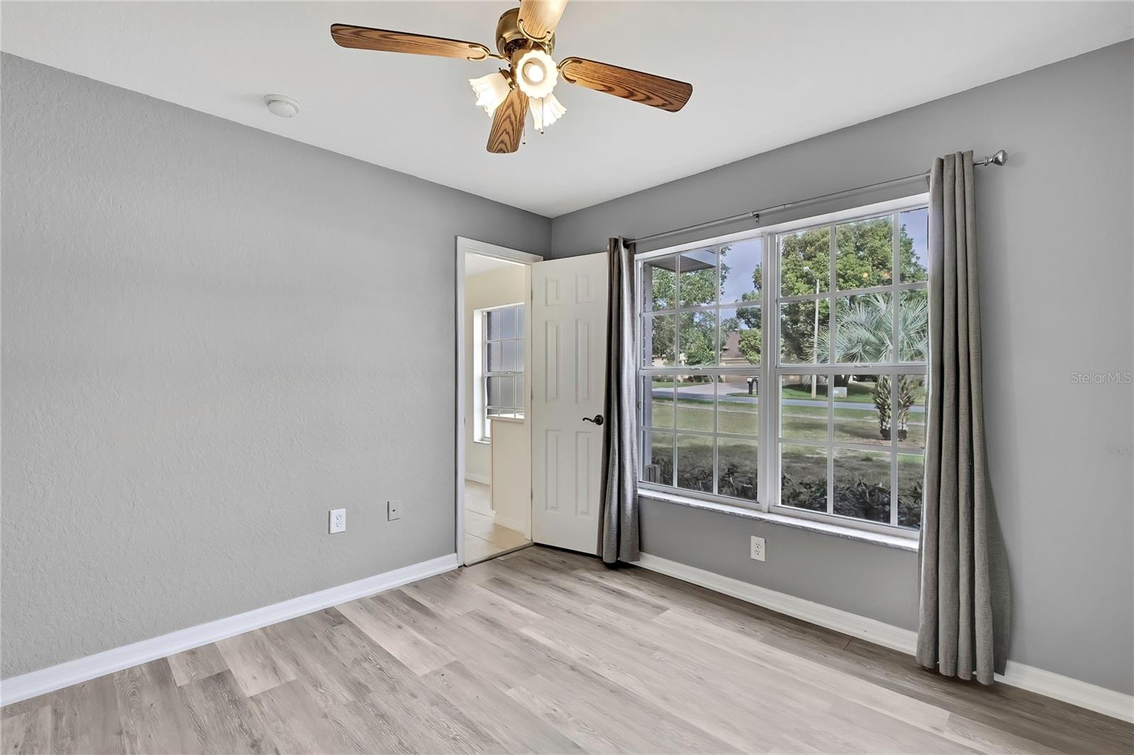 Image 23 of 46 For 12052 Jade Avenue