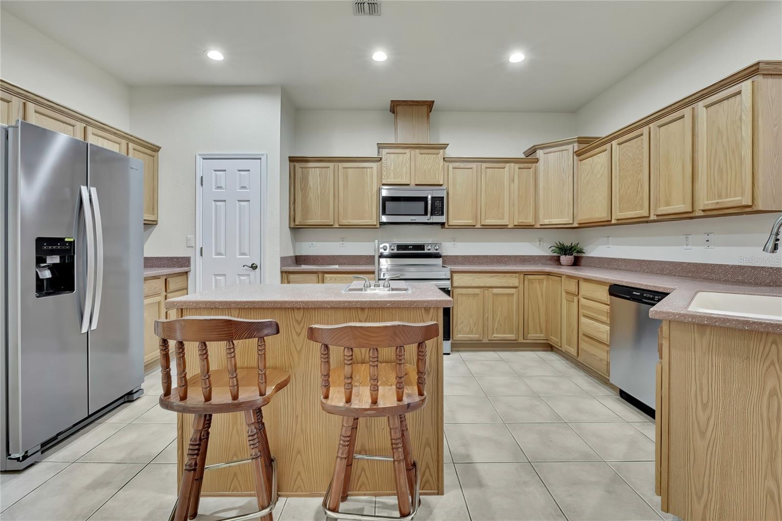 Image 9 of 46 For 12052 Jade Avenue