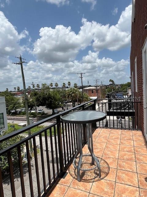 Image 17 of 22 For 2002 5th Avenue 302