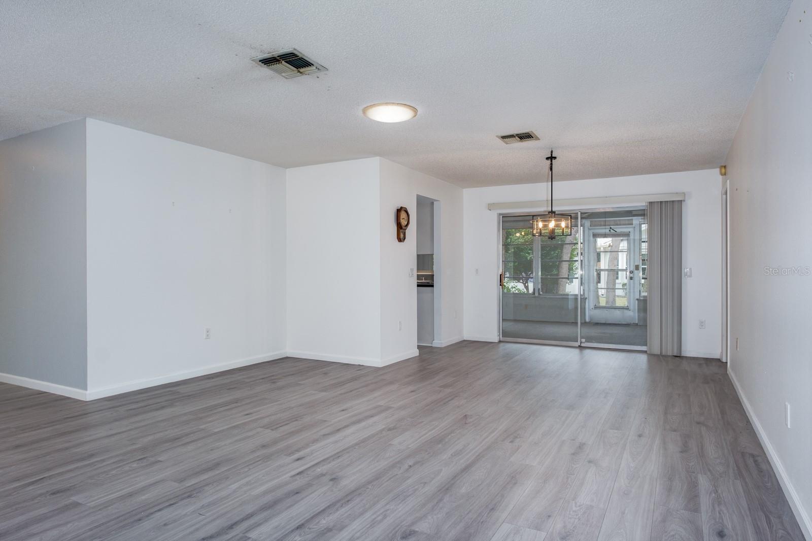 Image 11 of 76 For 4814 Prince George Circle